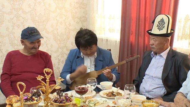 Чай устундо сырдашуу 50 жылдык жолугушуу кечеси