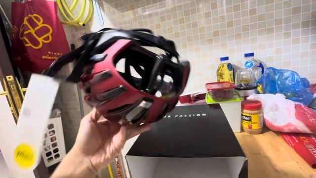 Unboxing MET Trenta Helmet MIPS