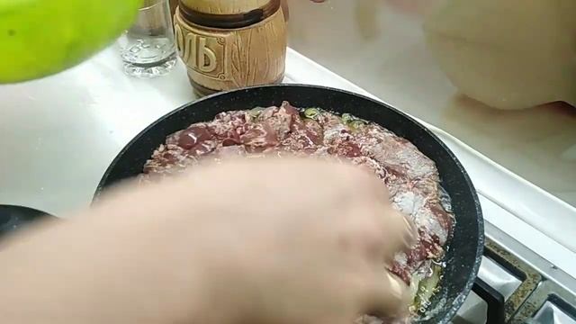 Печень куриная со сметаной и французской горчицей.