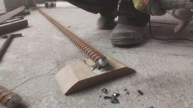 Это поможет Вам отрезать фаску у арматуры