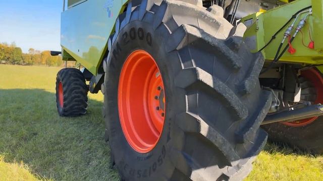 Claas Avero 240 APS Combine - Walkaround
