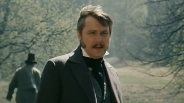 — Граф добрый, мухи не обидит. Сатрап — он и есть сатрап.