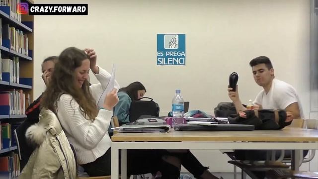 ПРАНК ШУМНЫЙ ПЕРЕКУС В БИБЛИОТЕКЕ  НОВЫЙ ПРАНК ВО ФРАНЦИИ 