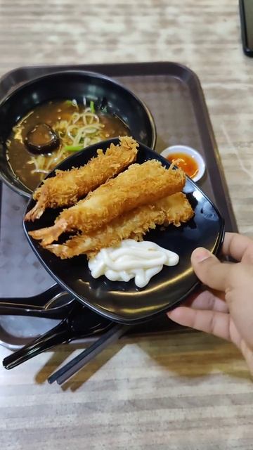 Fried 🍤 Prawn Korean Noodles| #koreannoodles #koreanfood #nilaanika #shorts #koreandrama #maddyeats