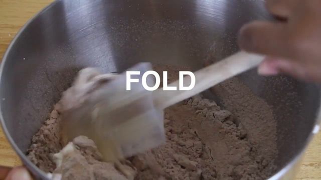 How To Make: Nut Free & Gluten Free French Macarons | SisterDIY.com