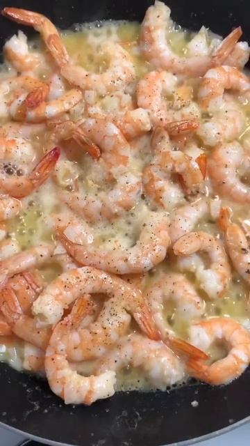 Лучшие блюда на сковороде #креветки #жарим #вкусняшка