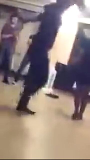 Боксёрская лезгинка в ресторане