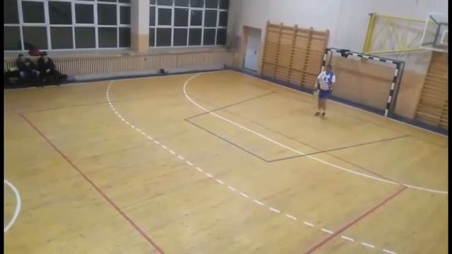 Перечин волейбол (ногами Vs. руками)