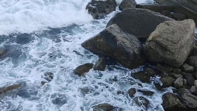 Волны море  Алупка