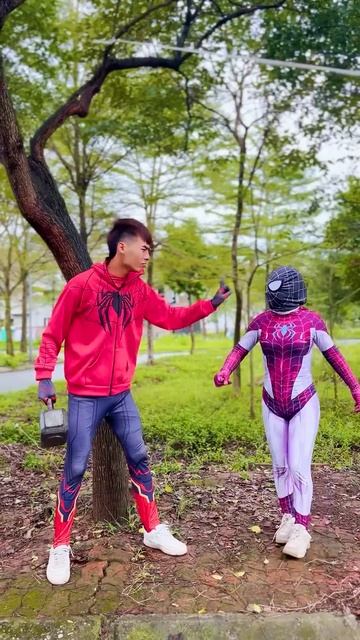 OMG! Spiderman Uses Thor's Hammer To Transform Clothes Suitable For Spidergirl #shorts #funny