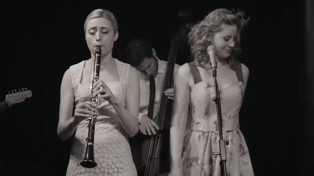 Tu Vuo' Fa' L'Americano - Hetty & The Jazzato Band