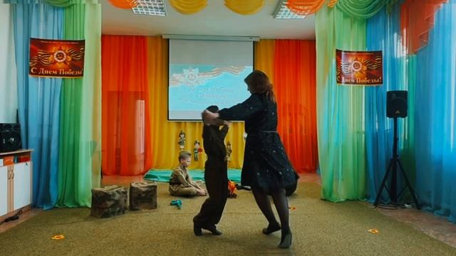 ДОУ 12_Камышловский городской округ_Семья Чирковых, танец Тучи в голубом