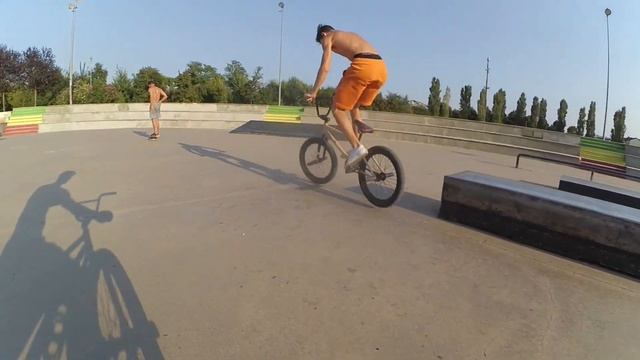 КАТАЕМСЯ НА БМХ/ТРЮКИ НА BMX/LOCAL SKATEPARK