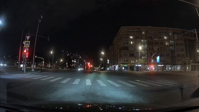 С правого ряда на лево, ему не важно.