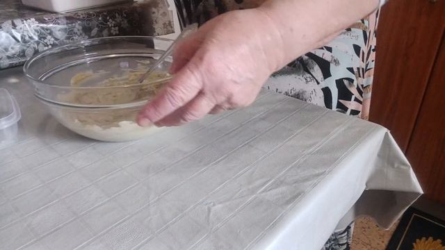 ЖАРЕНАЯ РЫБА  В  МАЙОНЕЗНО-ЧЕСНОЧНОМ СОУСЕ С ГРУЗИНСКИМИ СПЕЦИЯМИ.