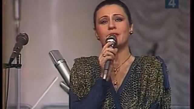 Валентина Толкунова в авторском вечере Евгения Крылатова