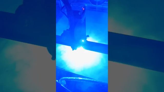 Мы прячем лица в дым