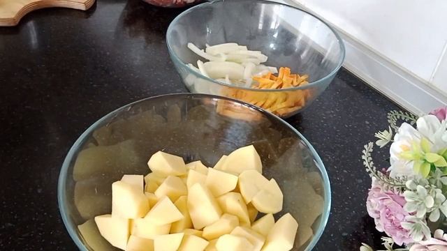 ҚЫШ ыдыста бұқтырылған хош иісті картоп 👍😋 Ароматное жаркое в ГОРШОЧКАХ.