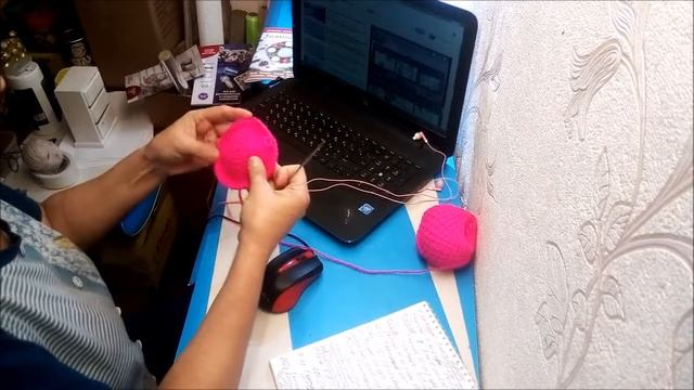 Вяжем крючком . Подушка из разной пряжи