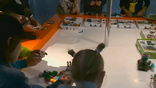 дети играют