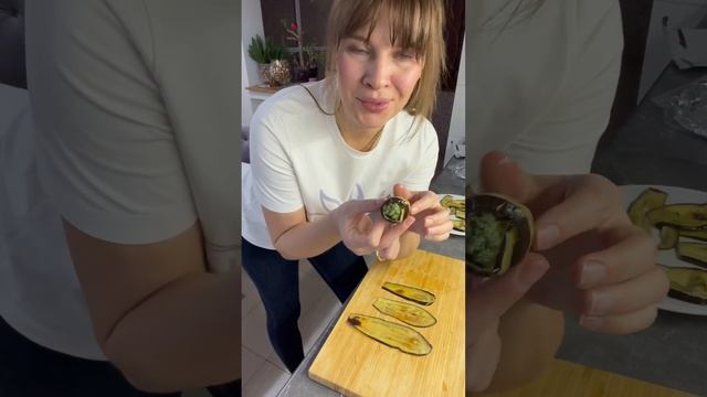 Баклажановые рулетики с пхали из шпината. Полный рецепт у меня на странице 👇#еда # #грузинскаякухня