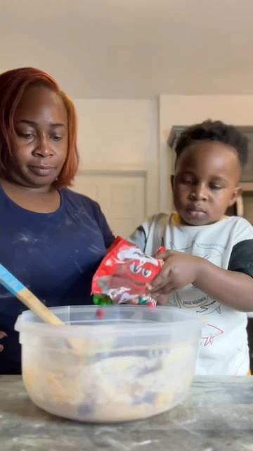 Baking With My Toddler! 🍪 SUBSCRIBE FOR MORE! 🤎 #vlogmas #bakingwithkids #keepinupwithce