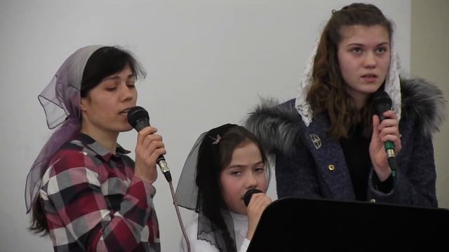 Лена с дочками: