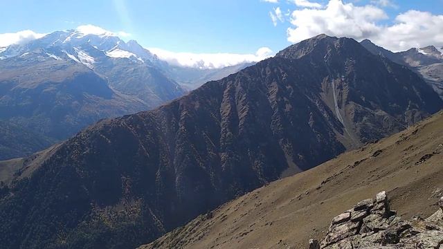 поселок Эльбрус, скалы