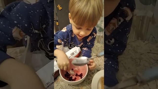 Мишка и клюква