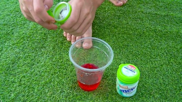 Experiment !! Different Pepsi, Coca Cola, Monster, Mirinda And Mentos Gum In The Toilet