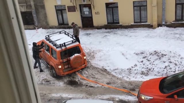 УАЗ в снегу