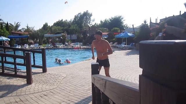 Центральный бассейн Pemar Beach Resort - ныряю :)