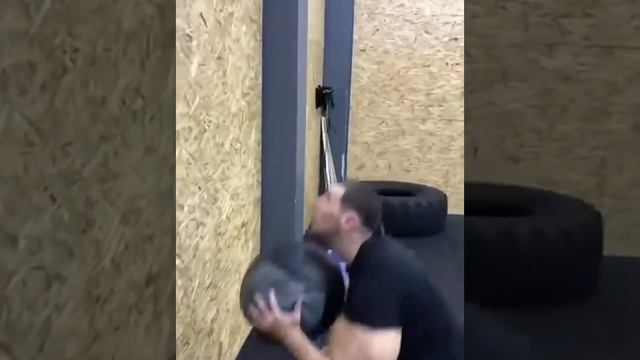 Руки базуки активно готовиться к бою с Монголом