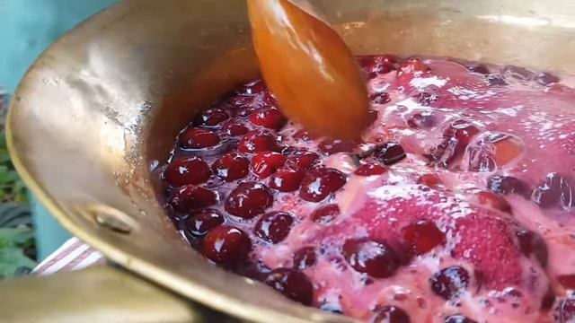 Медове варення з вишні. Корисний і смачний смаколик на зиму.