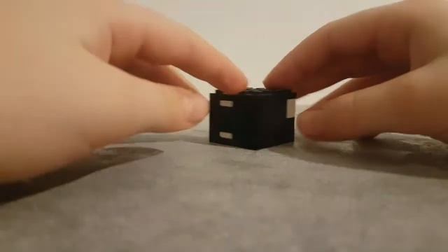 Очень маленький сейф из лего