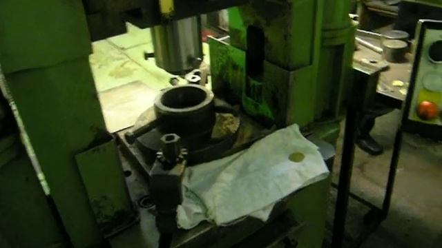 Процес производства медалей значков на заказ