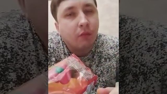 чипсы Лейс с паприкой рефленые и молоко  обжоризейшн