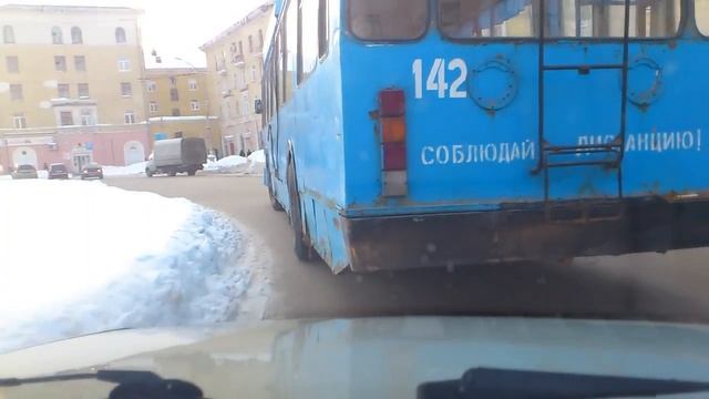 Троль режет полосы на КИ