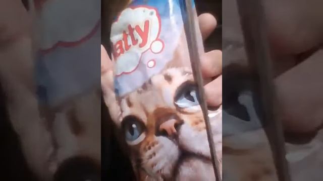 Кошачий корм на фкус фу!!какашка