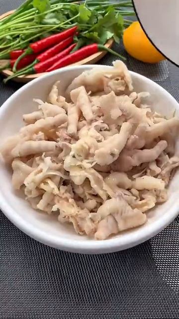 Каждый раз, когда я готовлю острые и кислые куриные ножки без костей, большой тарелки недостаточно