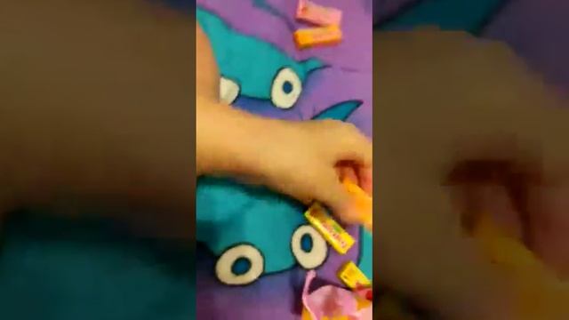 Я  открываю  большую упаковку фрутеллы