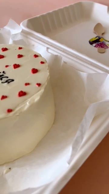 Нежный бенто-тортик☺️ бисквит с какао ,карамельная начинка ,крем -чиз.