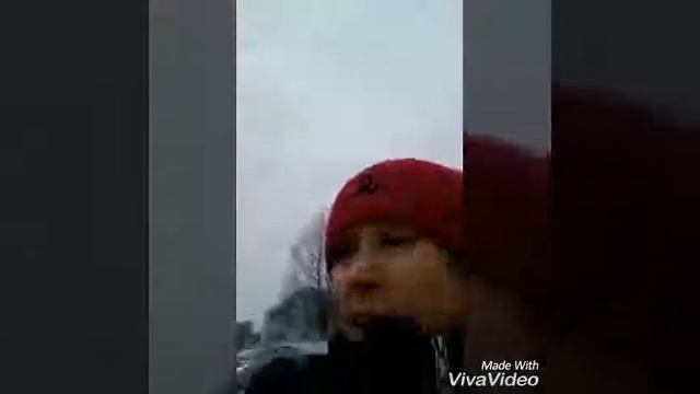 Влог болтаю иду гулять умываюсь играют песни почти везде