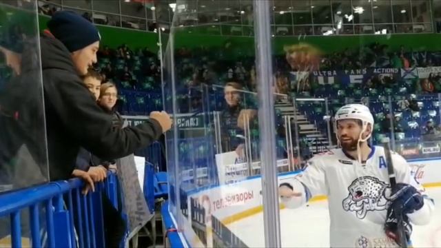 Тангрэйди сыграл в камень-ножницы-бумага с болельщиком на раскатке