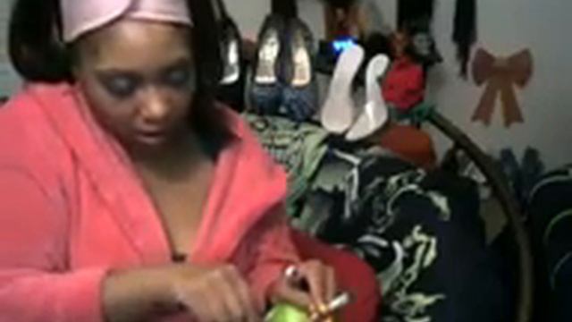 WAKE N BAKE WITH TASHA VEGAS:  HOW TO MAKE AN APPLE PIPE N ROLL AN INSIDE-OUT J