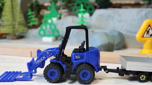 Видео с игрушечными машинами. Завал на дороге. Трактор - Погрузчик