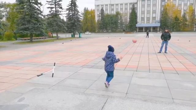 Шок ЗБИЛА машина. Трюки на самокате.