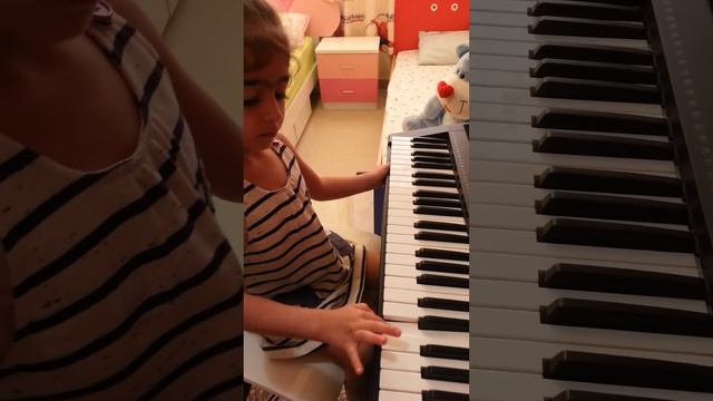 Mina J'bour (Mary Had A Little Lamb)