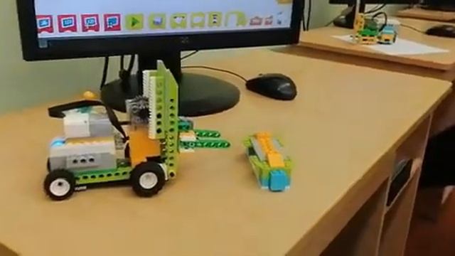 2023/06/14 18:26:16 Четыре модели (Дирижёр, спирограф, погрузчик, боксёр.)