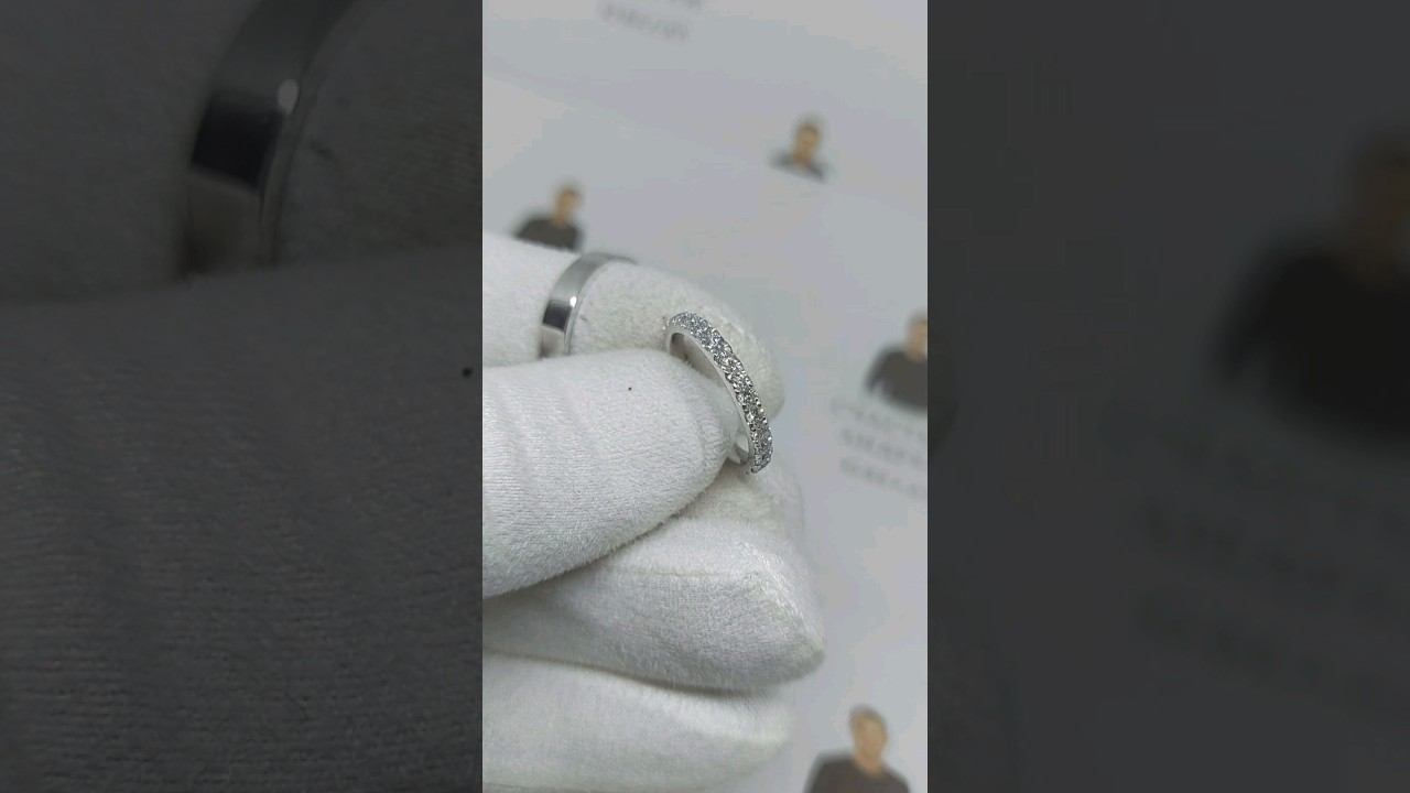 Обручальные кольца с бриллиантами. вес 6 грамм ширина 4/2 мм. 26 камней 2мм.